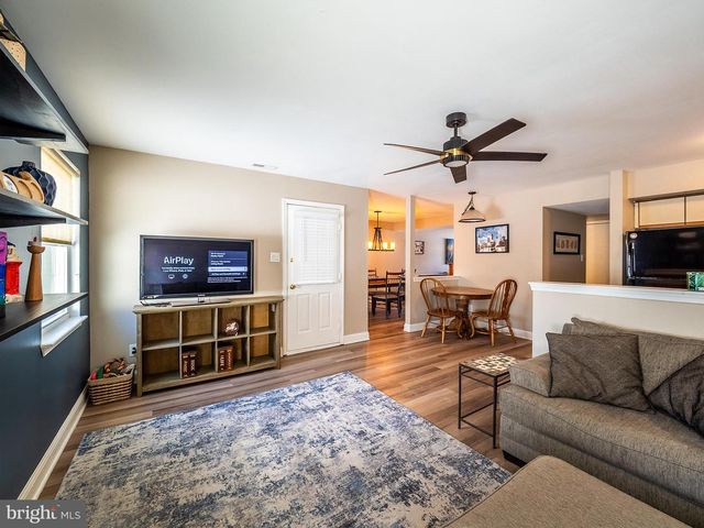 302 FOXWOOD LN, Marlton, NJ 08053