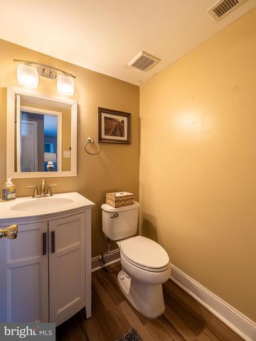 302 FOXWOOD LN, Marlton, NJ 08053