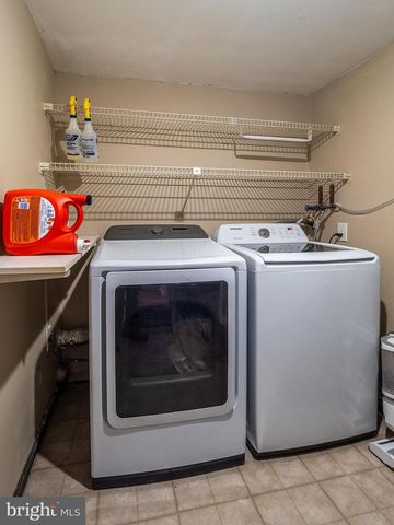 302 FOXWOOD LN, Marlton, NJ 08053