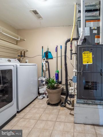 302 FOXWOOD LN, Marlton, NJ 08053