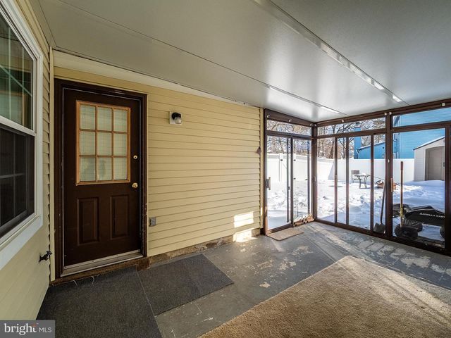 302 FOXWOOD LN, Marlton, NJ 08053