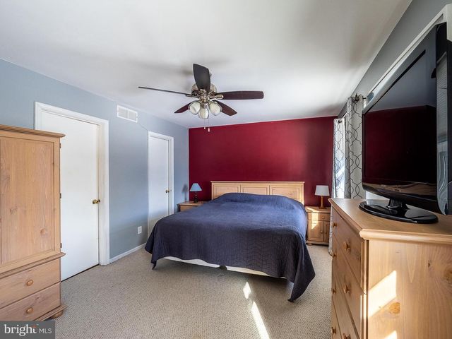 302 FOXWOOD LN, Marlton, NJ 08053