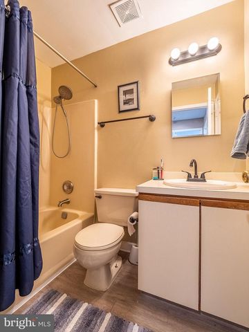 302 FOXWOOD LN, Marlton, NJ 08053