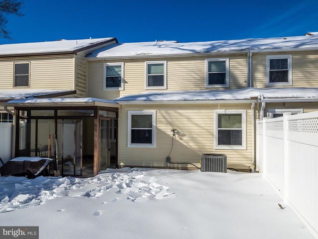 302 FOXWOOD LN, Marlton, NJ 08053