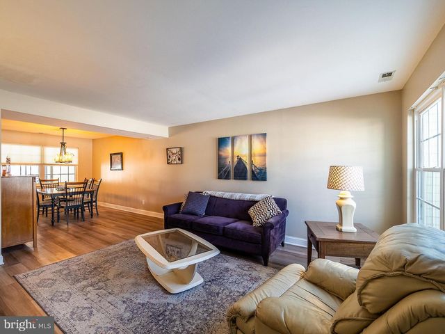 302 FOXWOOD LN, Marlton, NJ 08053