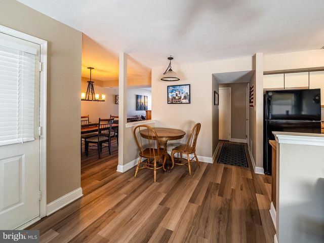 302 FOXWOOD LN, Marlton, NJ 08053