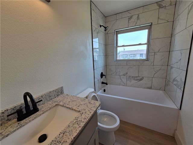 1305 Bishop Drive, Rogers, AR 72756