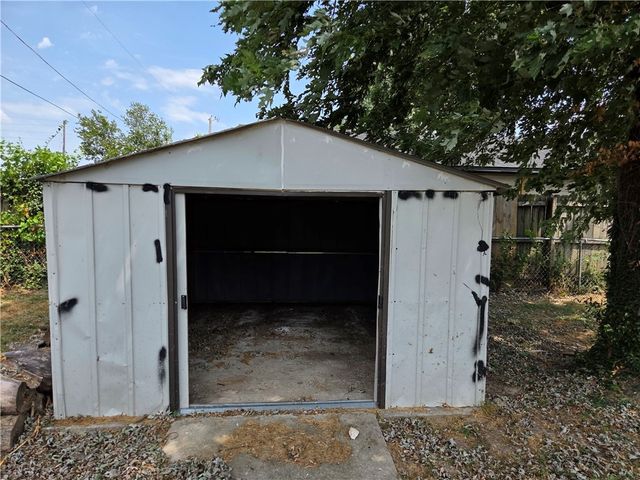 1305 Bishop Drive, Rogers, AR 72756