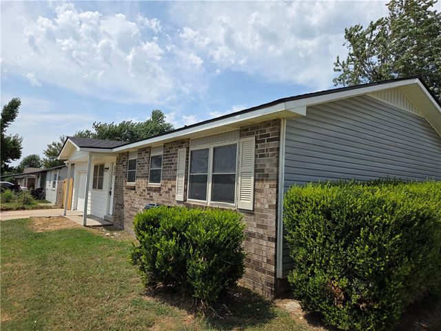 1305 Bishop Drive, Rogers, AR 72756