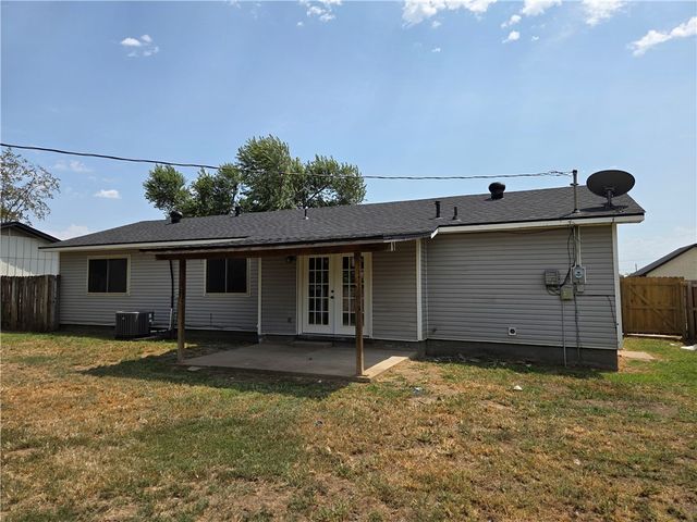 1305 Bishop Drive, Rogers, AR 72756