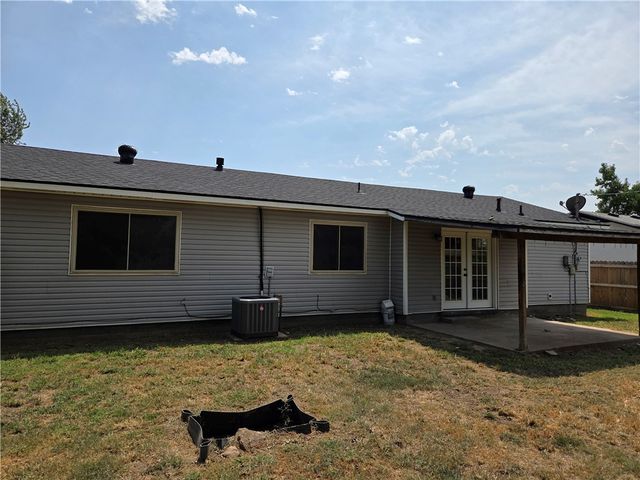 1305 Bishop Drive, Rogers, AR 72756
