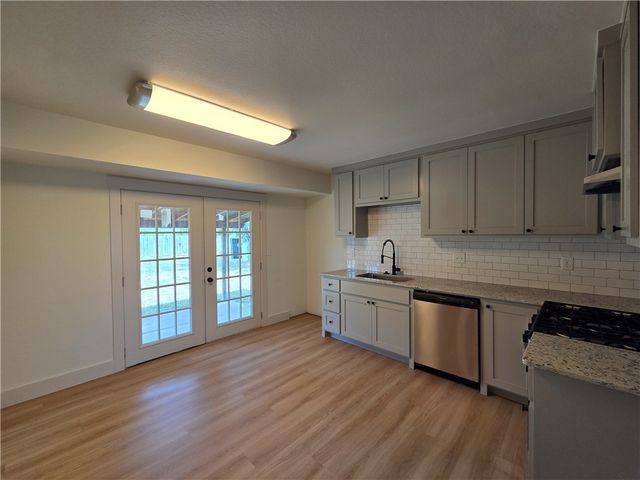 1305 Bishop Drive, Rogers, AR 72756