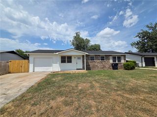 1305 Bishop Drive, Rogers, AR 72756