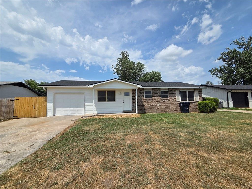 1305 Bishop Drive, Rogers, AR 72756