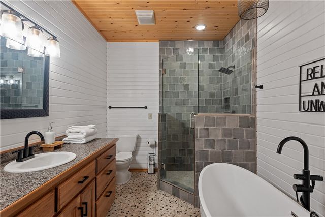920 NC 3855, Hasty, AR 72640