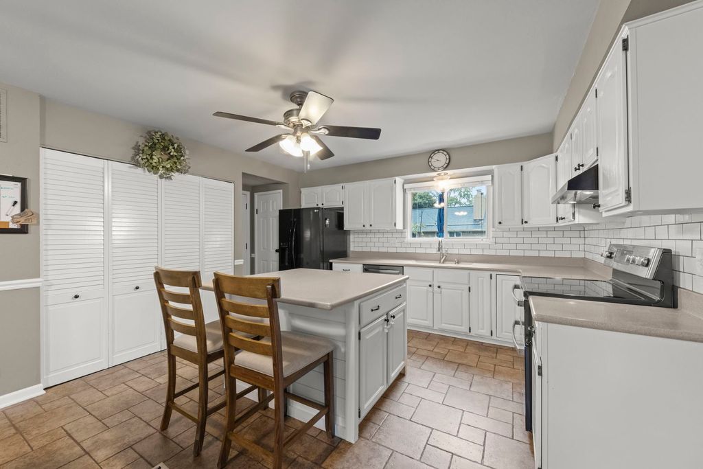 3405 Woodridge Drive, Woodridge, IL 60517 — photo 5