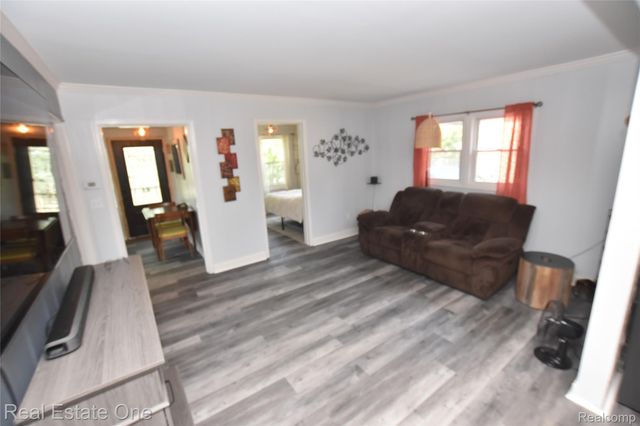 763 S Winding Drive, Waterford Charter Township, MI 48328