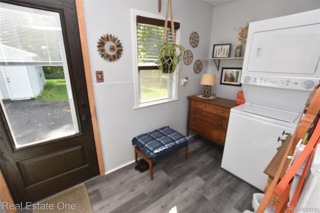 763 S Winding Drive, Waterford Charter Township, MI 48328