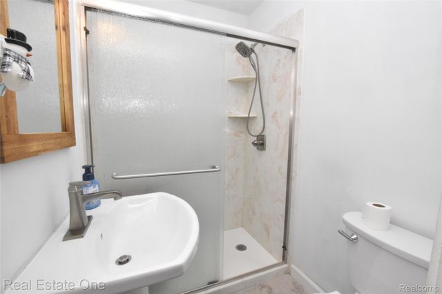 763 S Winding Drive, Waterford Charter Township, MI 48328