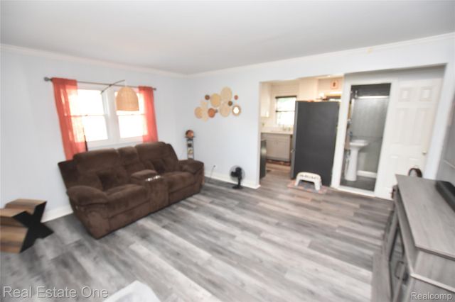 763 S Winding Drive, Waterford Charter Township, MI 48328