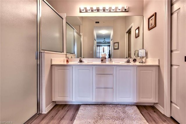 1970 Willow Bend CIR 6-102, Naples, FL 34109