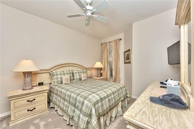 1970 Willow Bend CIR 6-102, Naples, FL 34109