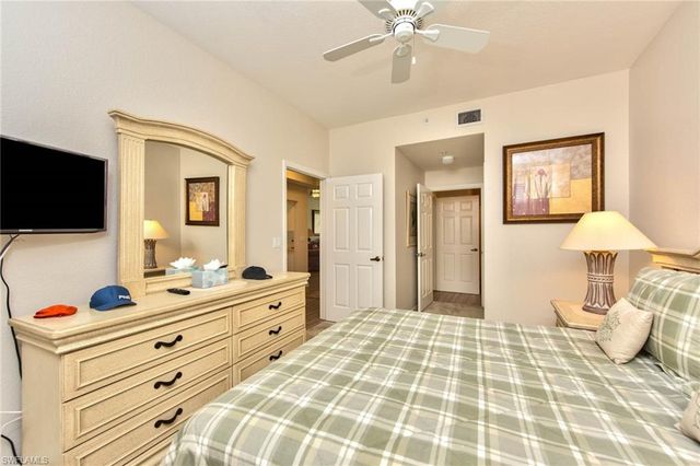 1970 Willow Bend CIR 6-102, Naples, FL 34109