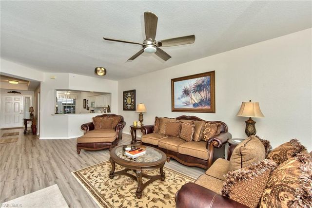 1970 Willow Bend CIR 6-102, Naples, FL 34109