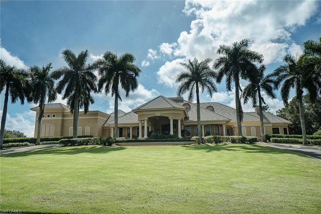 1970 Willow Bend CIR 6-102, Naples, FL 34109