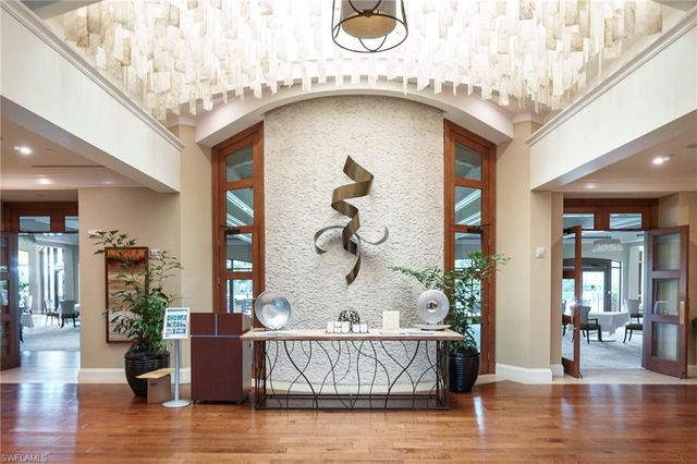 1970 Willow Bend CIR 6-102, Naples, FL 34109