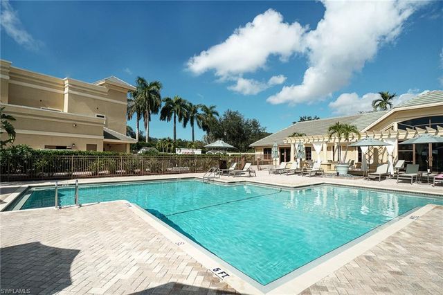 1970 Willow Bend CIR 6-102, Naples, FL 34109