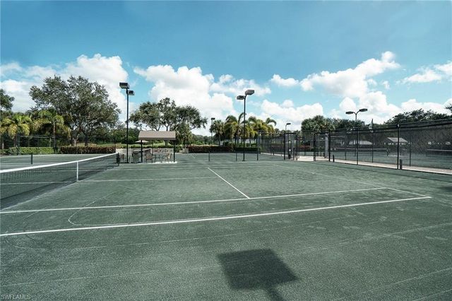 1970 Willow Bend CIR 6-102, Naples, FL 34109