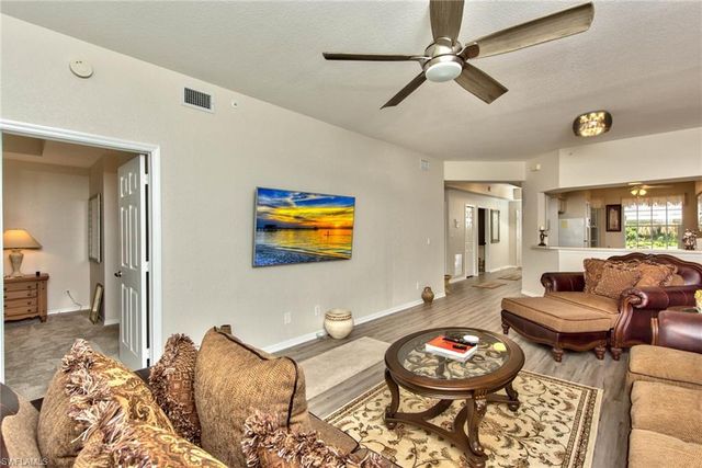 1970 Willow Bend CIR 6-102, Naples, FL 34109