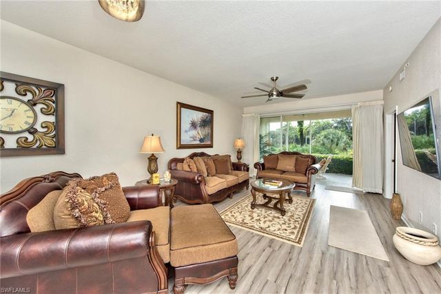 1970 Willow Bend CIR 6-102, Naples, FL 34109