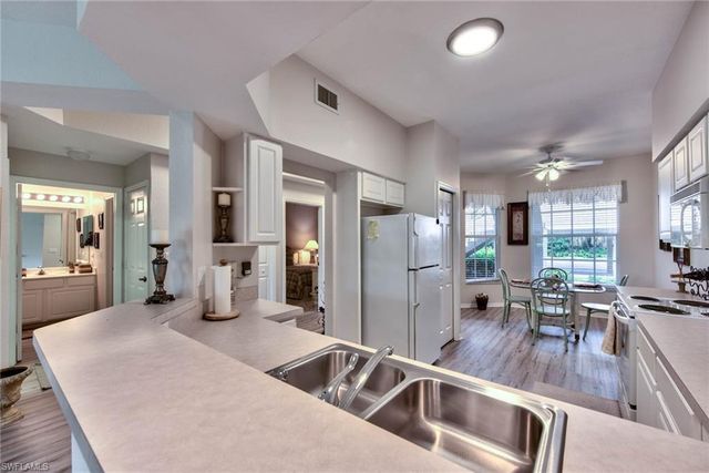 1970 Willow Bend CIR 6-102, Naples, FL 34109