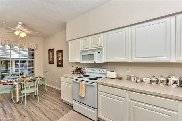 1970 Willow Bend CIR 6-102, Naples, FL 34109