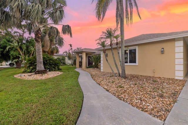 6454 BEECHWOOD AVENUE, Sarasota, FL 34231