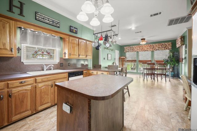 21915 Machost Rd, Zachary, LA 70791