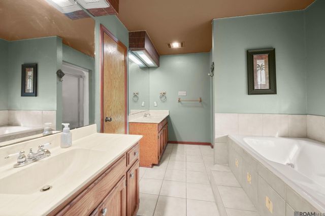 21915 Machost Rd, Zachary, LA 70791