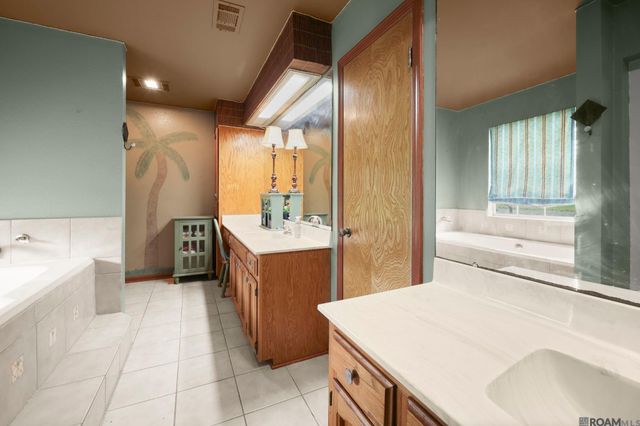 21915 Machost Rd, Zachary, LA 70791