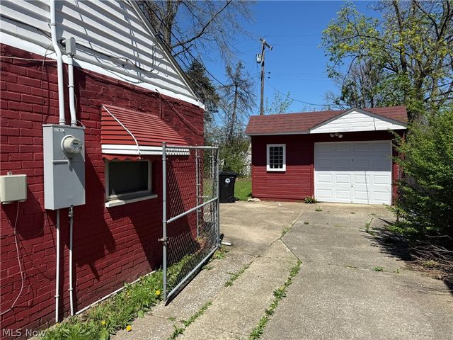 15615 Lotus Drive, Cleveland, OH 44128