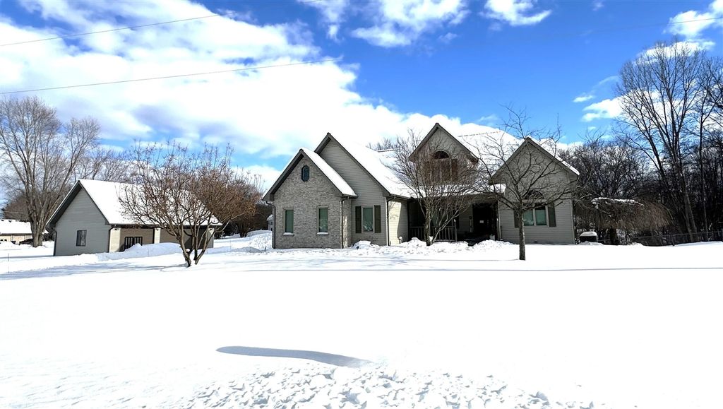 5682 Topanga Drive, Coloma, MI 49038