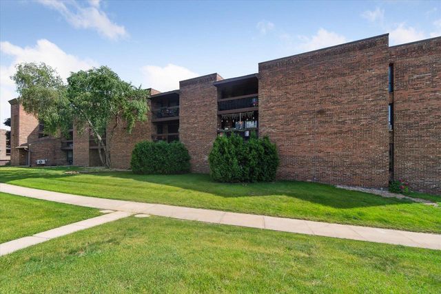 9002 W Lisbon AVENUE #210, Milwaukee, WI 53222