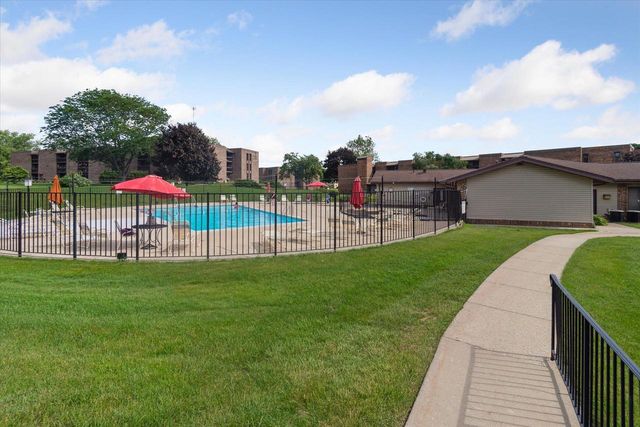 9002 W Lisbon AVENUE #210, Milwaukee, WI 53222