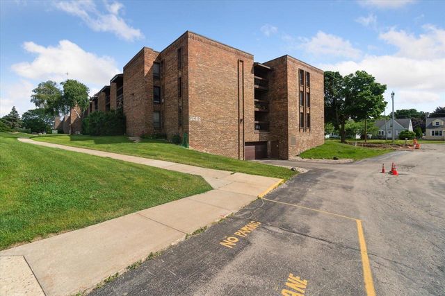 9002 W Lisbon AVENUE #210, Milwaukee, WI 53222