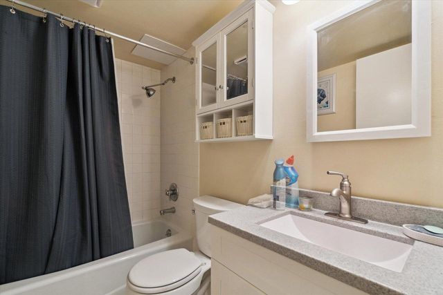 9002 W Lisbon AVENUE #210, Milwaukee, WI 53222