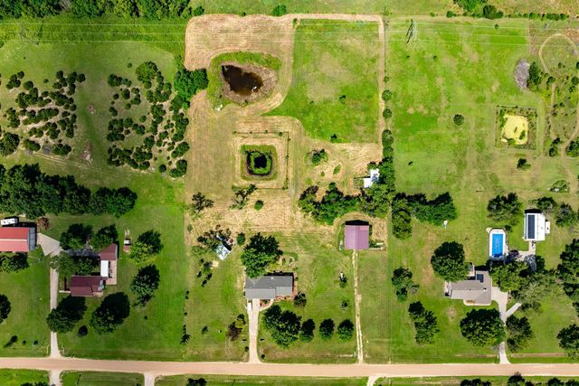 1277 N Osage Rd, Mulvane, KS 67110