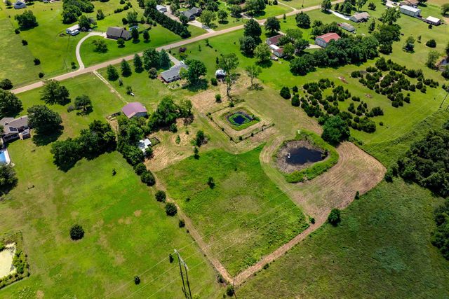 1277 N Osage Rd, Mulvane, KS 67110