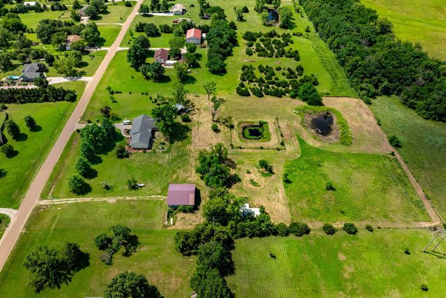 1277 N Osage Rd, Mulvane, KS 67110