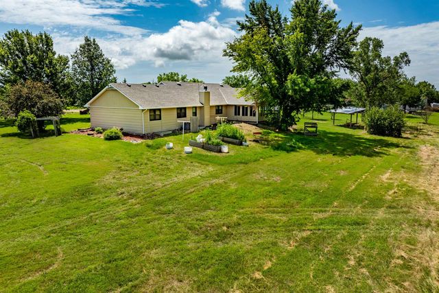 1277 N Osage Rd, Mulvane, KS 67110